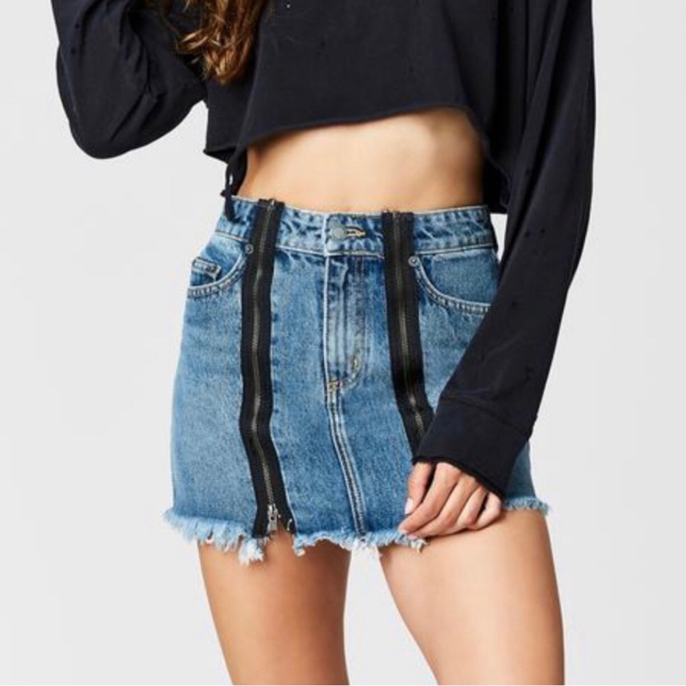 NWT Carmar Los Angeles Colin real double zip denim skirt. Size 25. Never worn!